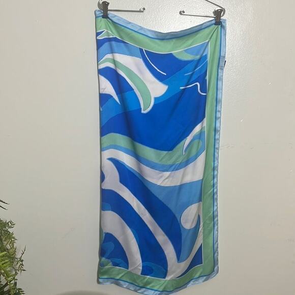 STEVE MADDEN FLORAL SCARF SIZE 35 1/2 X 35 1/2 - Picture 1 of 3